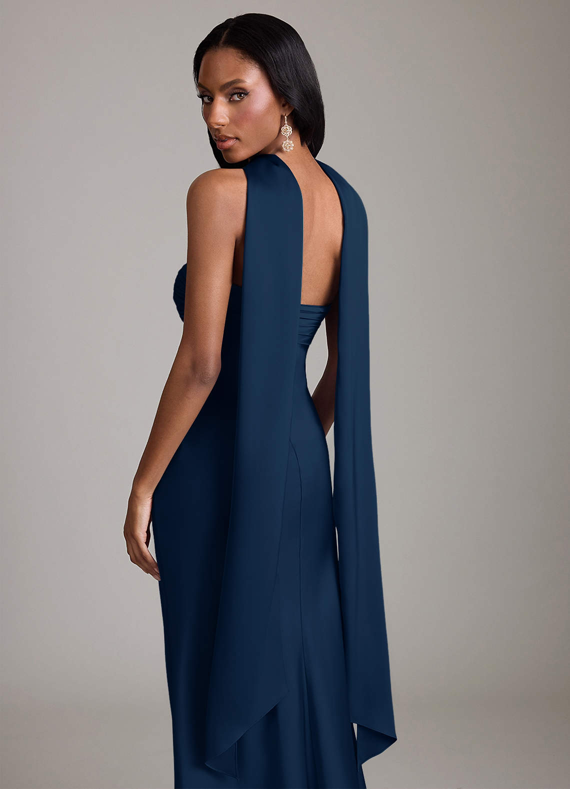 Azazie Saylor Vestidos de damas de honor Vestido de Azul Marino Oscuro de Satén Elástico de Corte Sirena con Sin tirantes image6