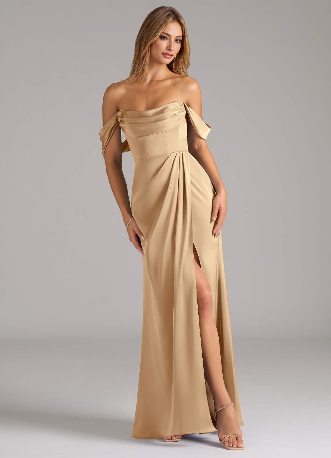 Azazie Johana Robes de demoiselle d'honneur Robe Sirène Convertible en Satin extensible Épaule décolletée Champagne image1