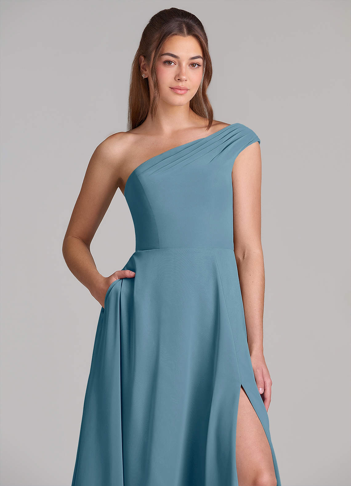 Azazie Melanie Vestidos de damas de honor Vestido de Bermudas de Gasa de Corte en A con Vestidos sin tirantes image4