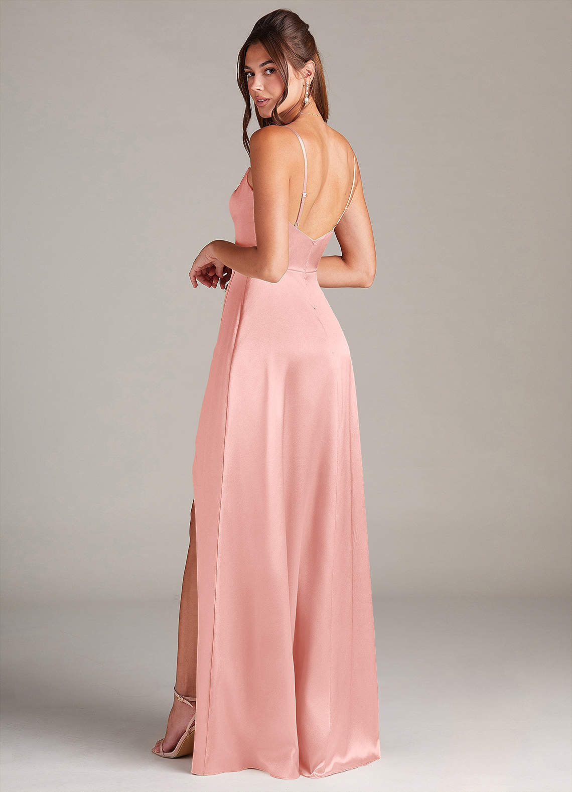 Azazie Sarella Robes de demoiselle d'honneur Robe Trapèze en Satin extensible Plissée Rose Poudré image3