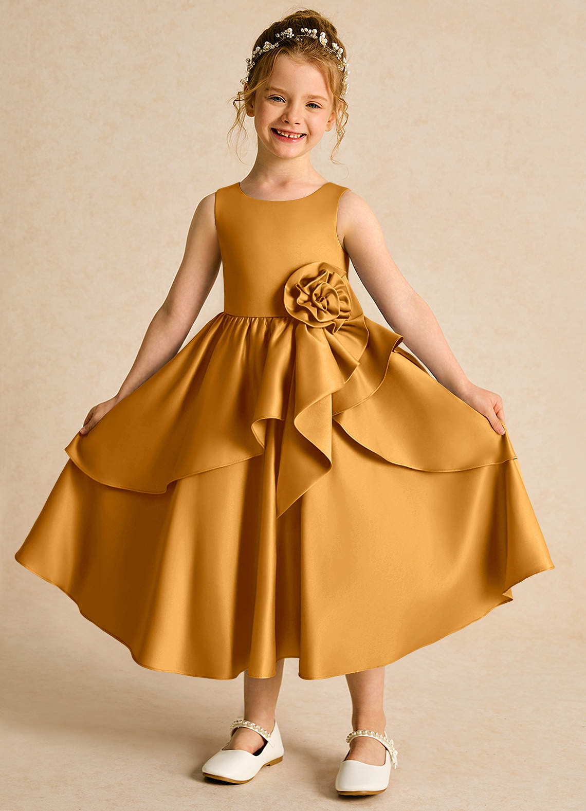 Azazie Hermia Robe Demoiselle D'honneur Fillette Robe Trapèze en Mat Satiné Sans manches Caramel écossais image1
