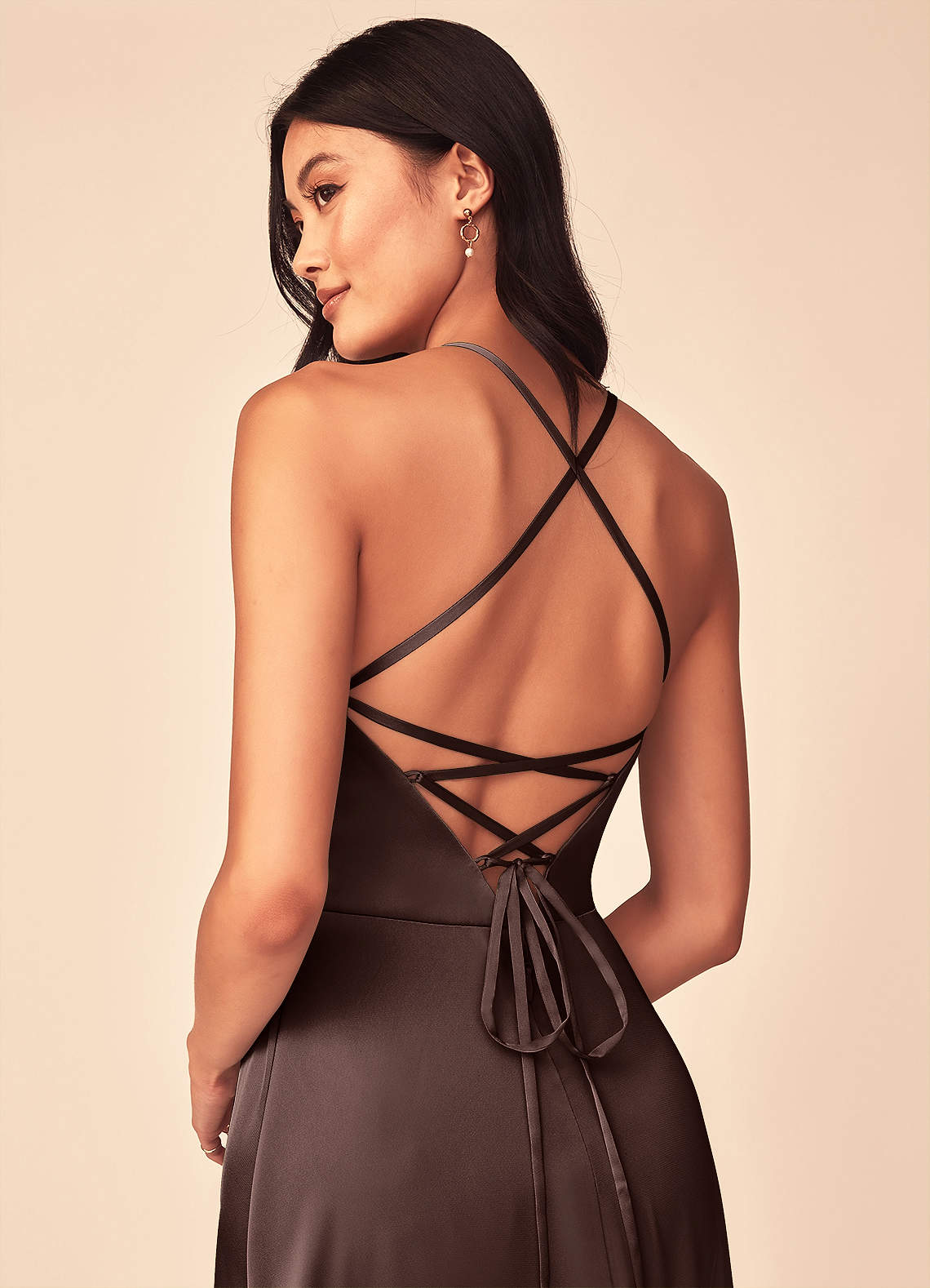 Azazie Mei Probar vestidos en casa Vestido de Negro de Satén Elástico de Corte en A con Cuello en V image2