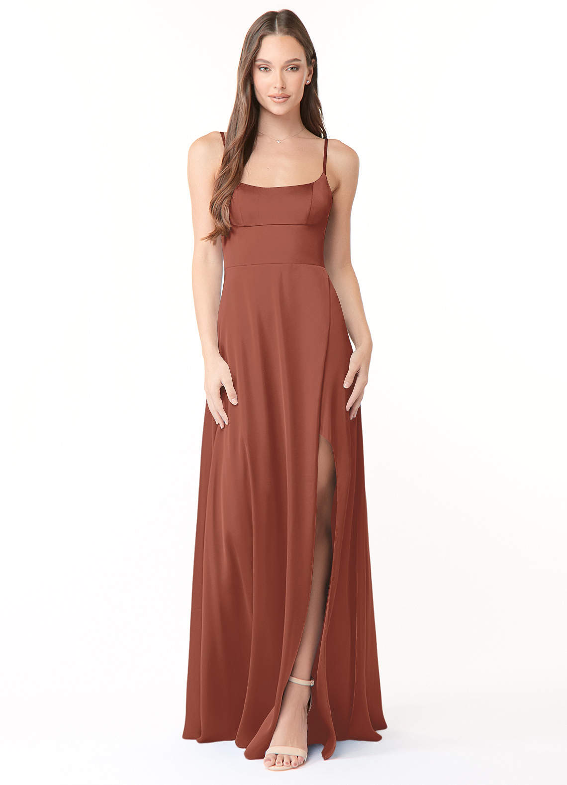 Azazie Halsey Vestidos de damas de honor Vestido de Castaño de Satén Elástico de Corte Recto con Corte Lateral image1