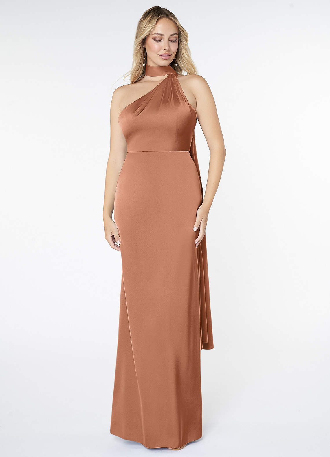 Azazie Kaylani Robes de demoiselle d'honneur Robe Sirène en Satin extensible Col Haut Bronze image1
