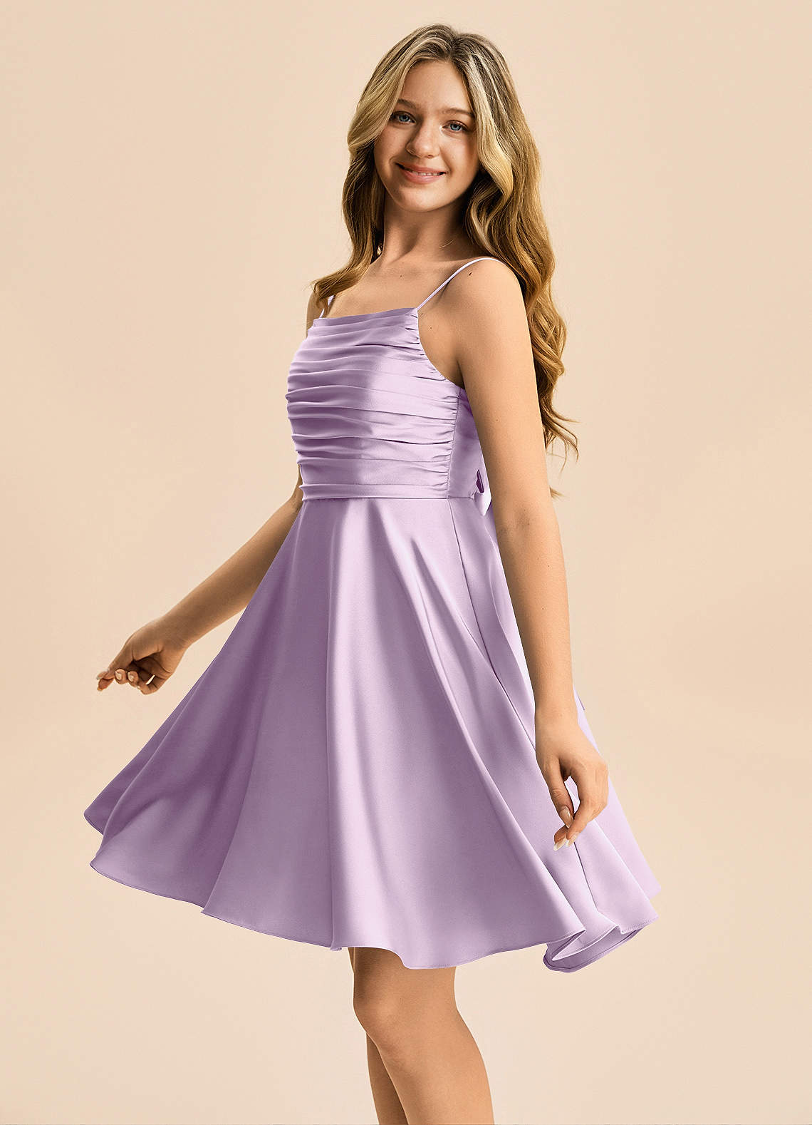 Azazie Miko Junior Vestido de Lila Esmerilada de Satén Elástico de Corte en A con Plisado image6