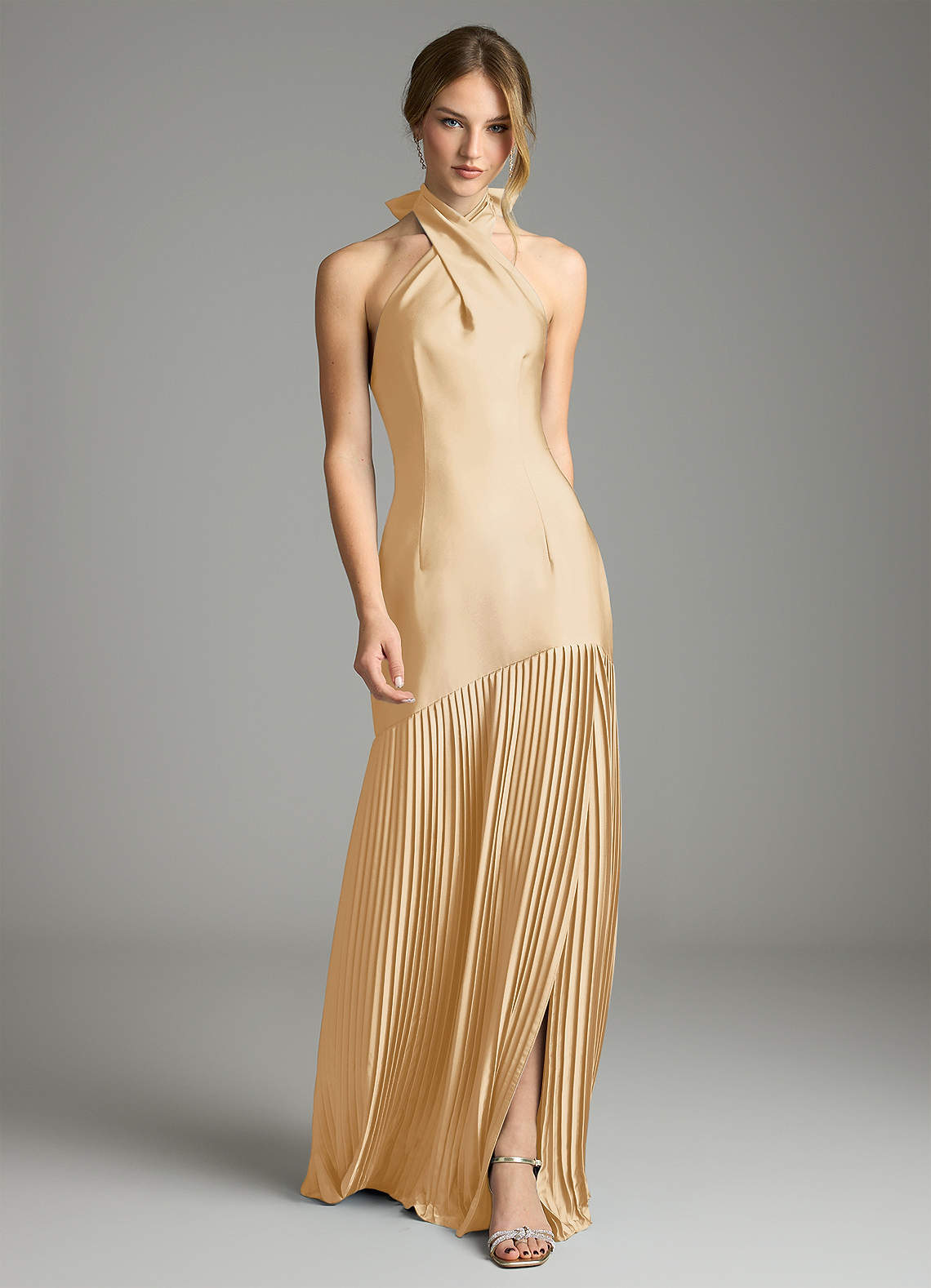 Azazie Nayeli Jurken voor bruidsmeisjes Jurk van Stretch Satijn met A-Lijn Geplooid Goud image1