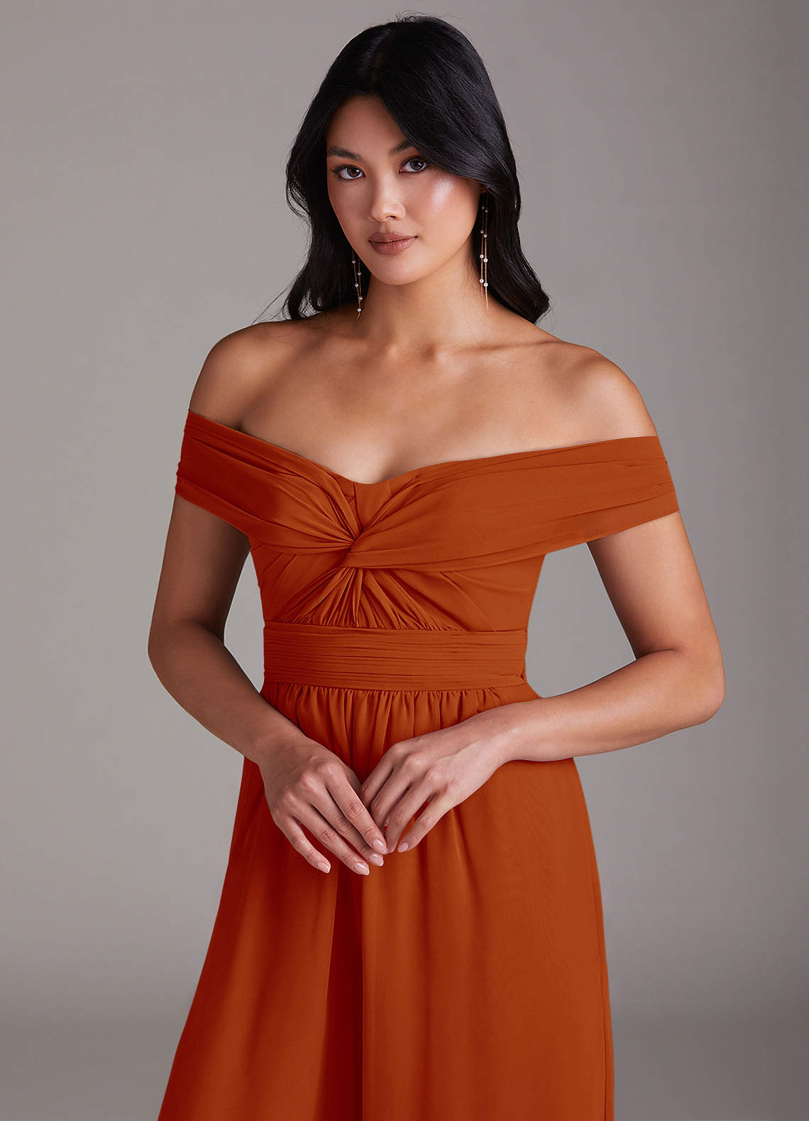 Azazie Lamara Robes de demoiselle d'honneur Combinaison Convertible en Mousseline de soie Épaule décolletée Paprika image6