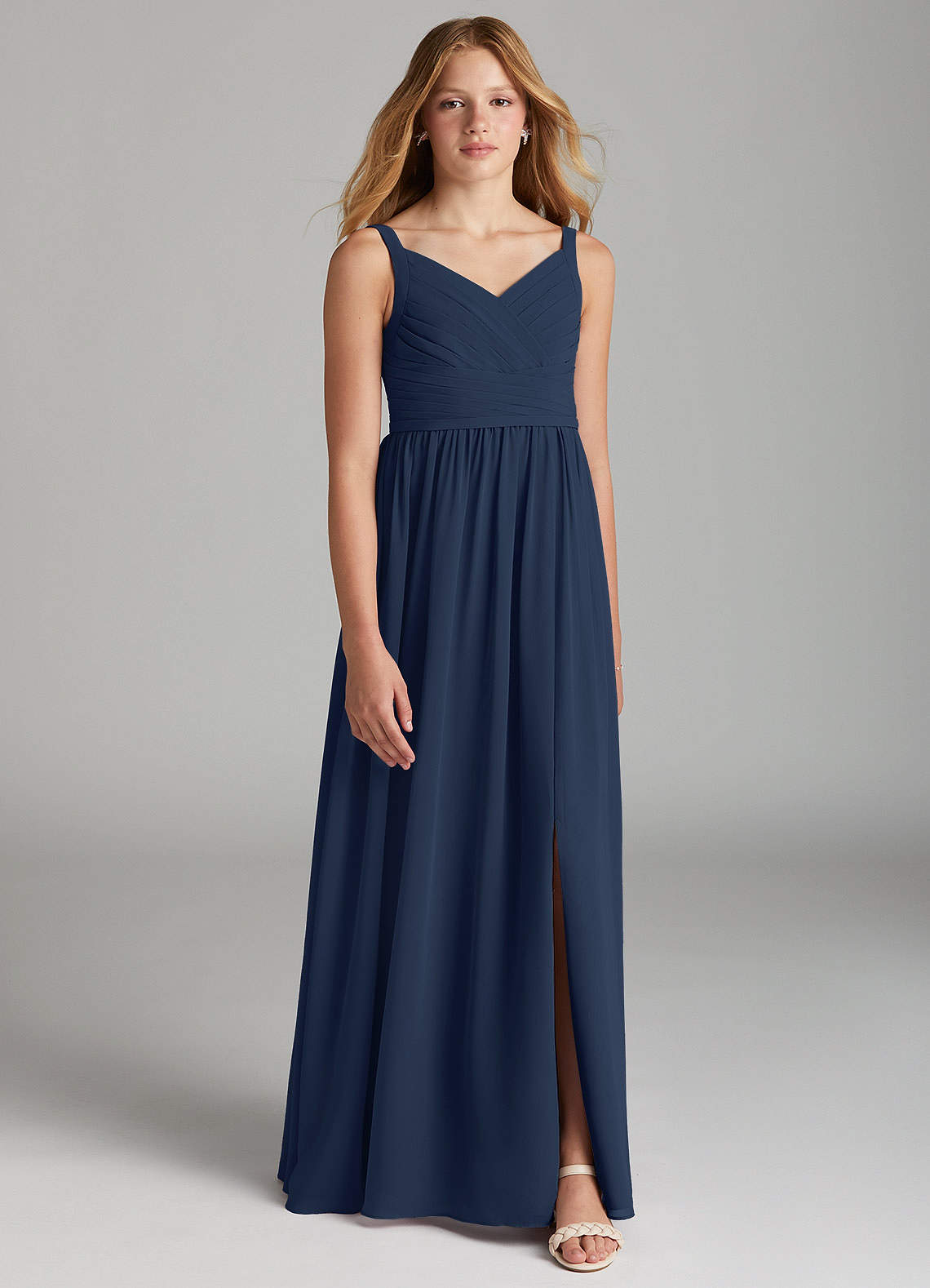 Azazie Chanel Junior Vestido de Azul Marino Oscuro de Gasa de Corte en A con Escote de Corazón image1