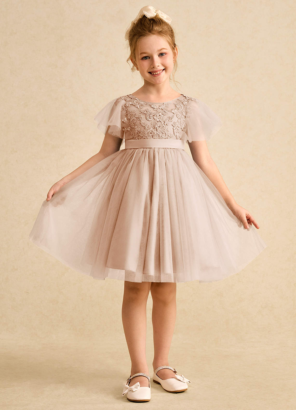 Azazie Queenie Robe Demoiselle D'honneur Fillette Robe Trapèze en Dentelle Rose Perle image1