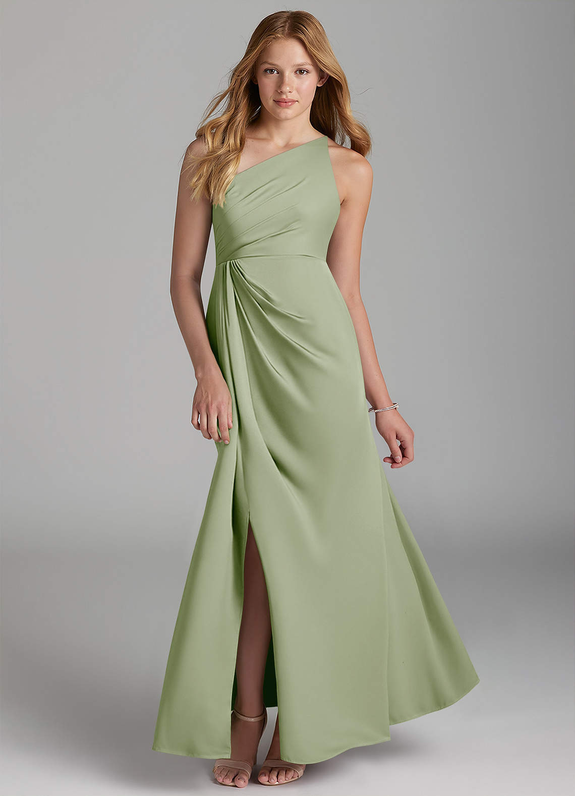 Azazie Mika Junior Vestido de Salvia Polvorienta de Satén Elástico de Corte En A con Plisado image1