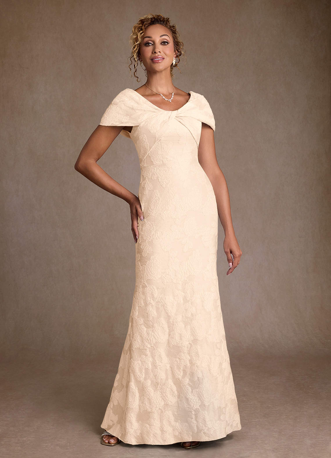 Azazie Amallia Moeder van de bruid jurken Zeemeermin Jurk van Bloemenjacquard Off the Shoulder Crème Jacquard image1