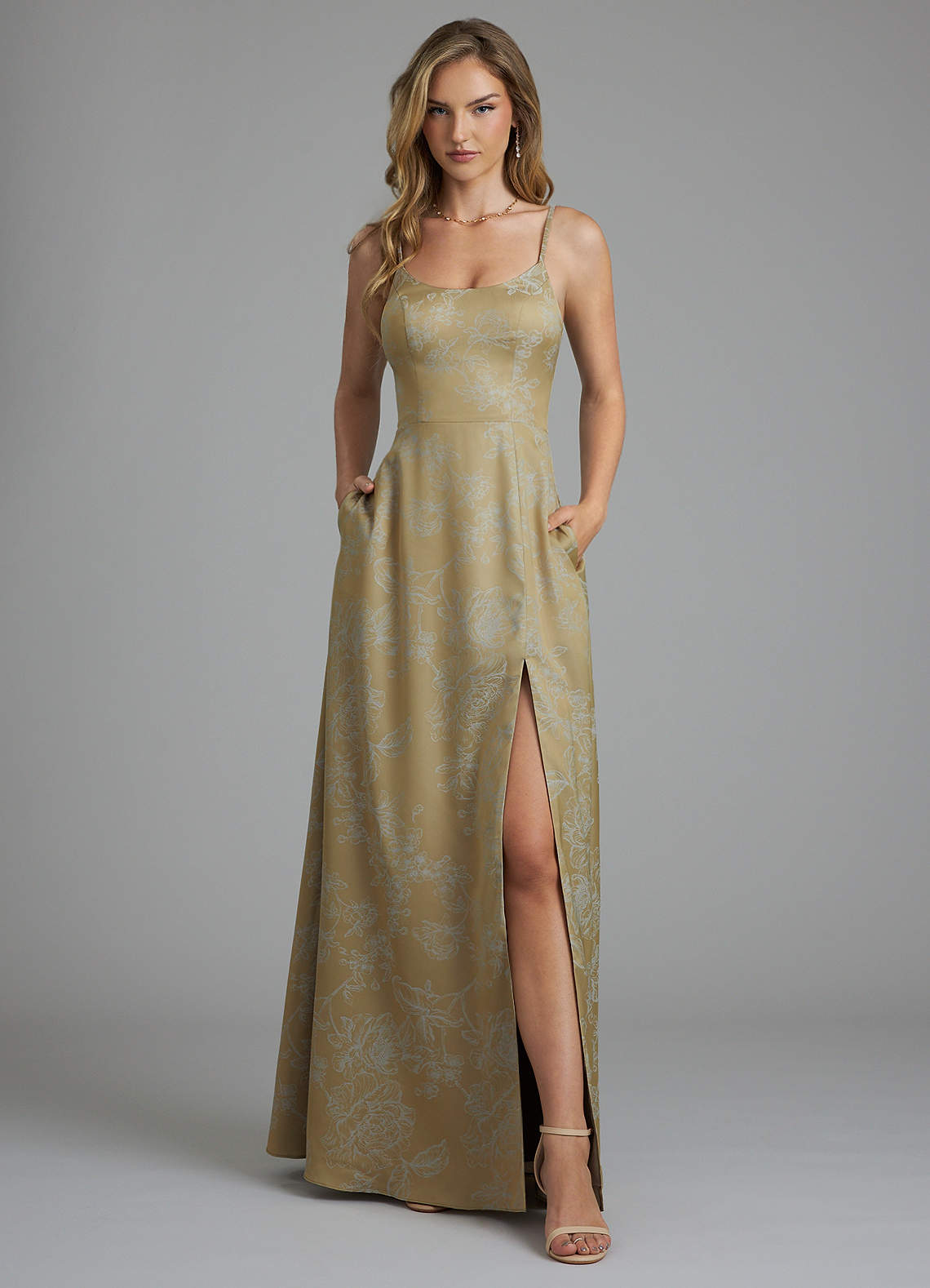 Azazie Moira Essayer des robes à la maison Robe Trapèze en Fleurir avec poches Fleur D'or Antique image1