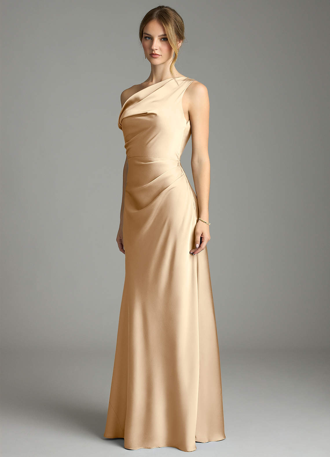 Azazie Emerson Vestidos de madrinha de casamento Vestido Champanhe de Cetim elástico de sereia com Fora do ombro image1
