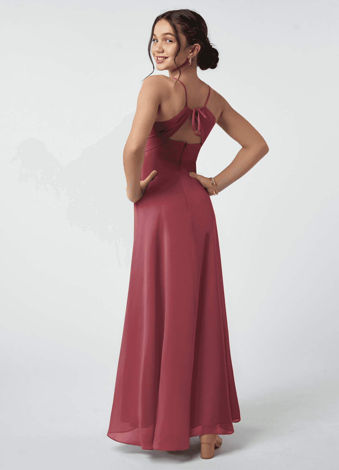 Azazie Avelina Junior Vestido Merlot de Chiffon de Linha A com Plissado image4
