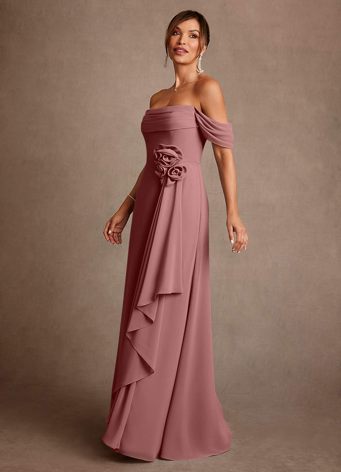Azazie Amherst Mère de la mariée Robes Robe Trapèze en Mousseline de soie Épaule décolletée Rose Du Désert image3