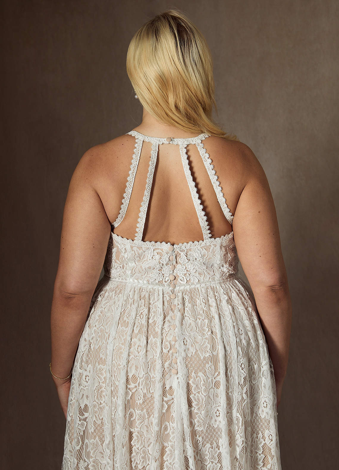 Azazie August Vestidos de novia Vestido de Blanco Diamante Nude de Encaje de Corte en A image12