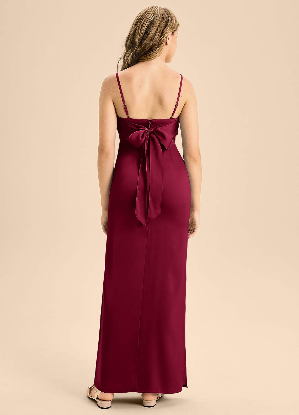 Azazie Mai Junior Vestido Borgonha de Cetim elástico de Linha A com Decote em coração image1