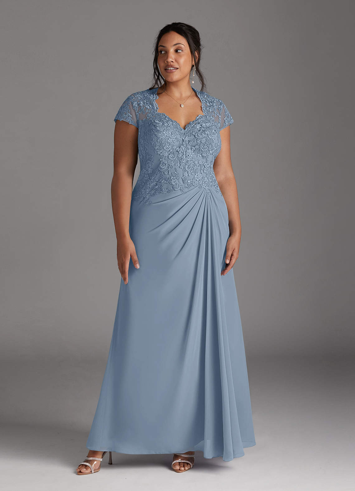 Azazie Junie Mère de la mariée Robes Robe Trapèze en Mousseline de soie Dentelle Bleu Poussiéreux image1