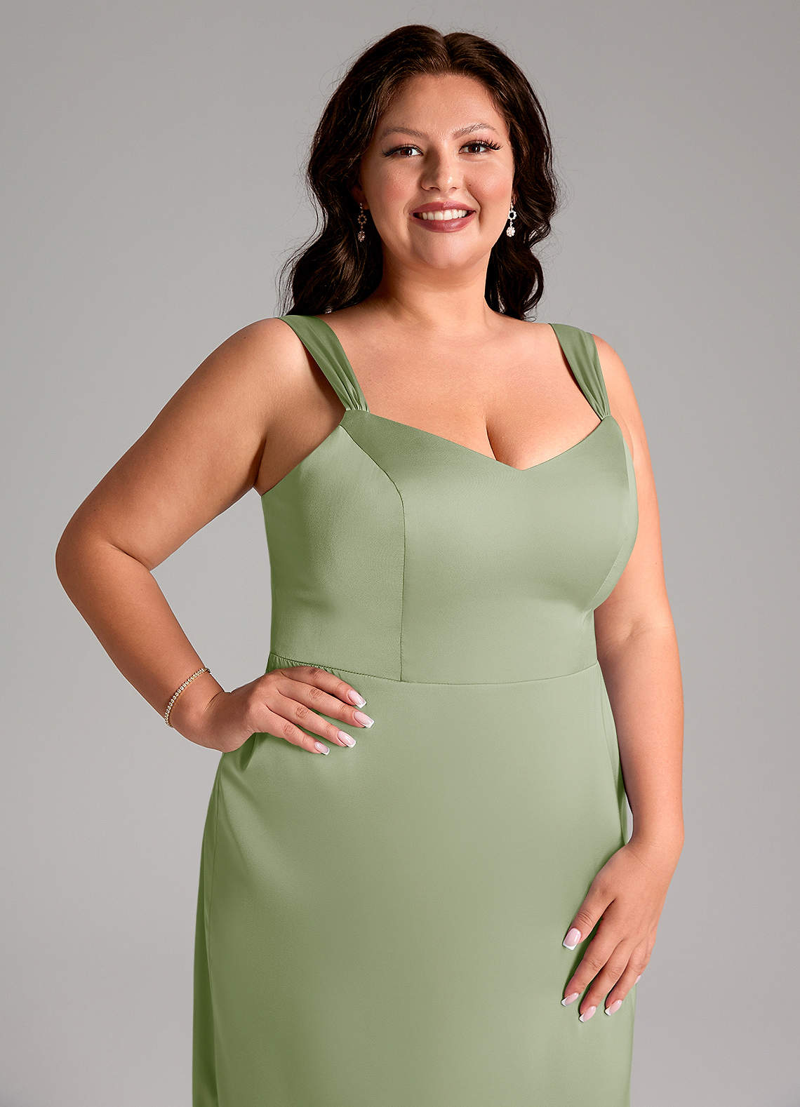 Azazie Denice Robes de demoiselle d'honneur Robe Fourreau en Satin extensible Plissée Vert Sauge image6