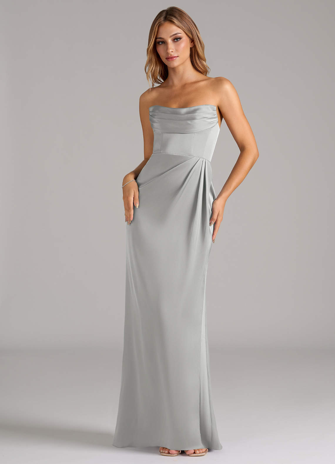 Azazie Johana Robes de demoiselle d'honneur Robe Sirène Convertible en Satin extensible Épaule décolletée Argent image4