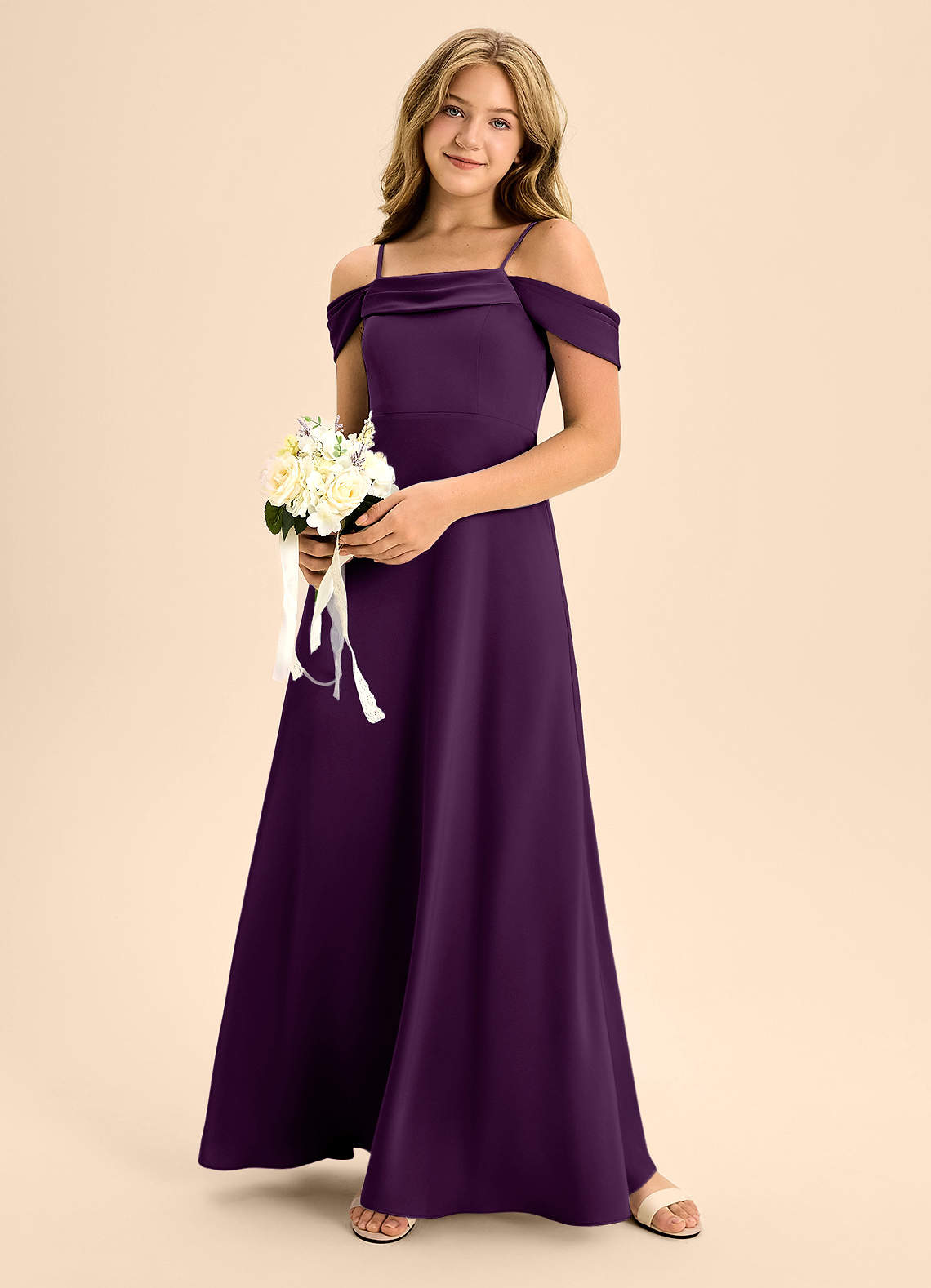 Azazie Anselie Junior Vestido de Uva de Satén Elástico de Corte En A con Vestidos sin tirantes image1