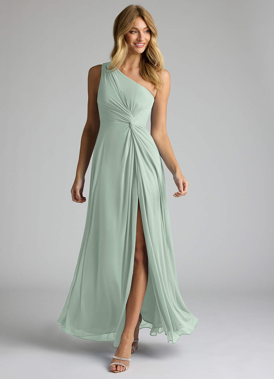 Azazie Brooke Vestidos de damas de honor Vestido de Agave de Malla de Corte en A con Hombro unilateral image1