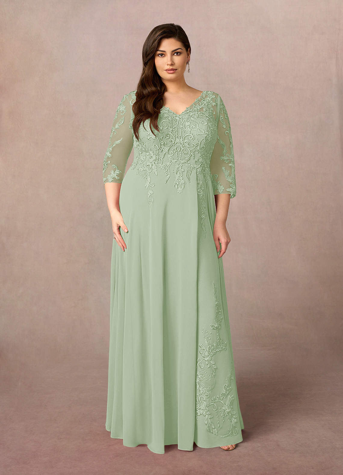Azazie Noella vestidos de madre de la novia Vestido de Salvia Polvorienta de Gasa de Corte En A con Encaje cuello pico image1