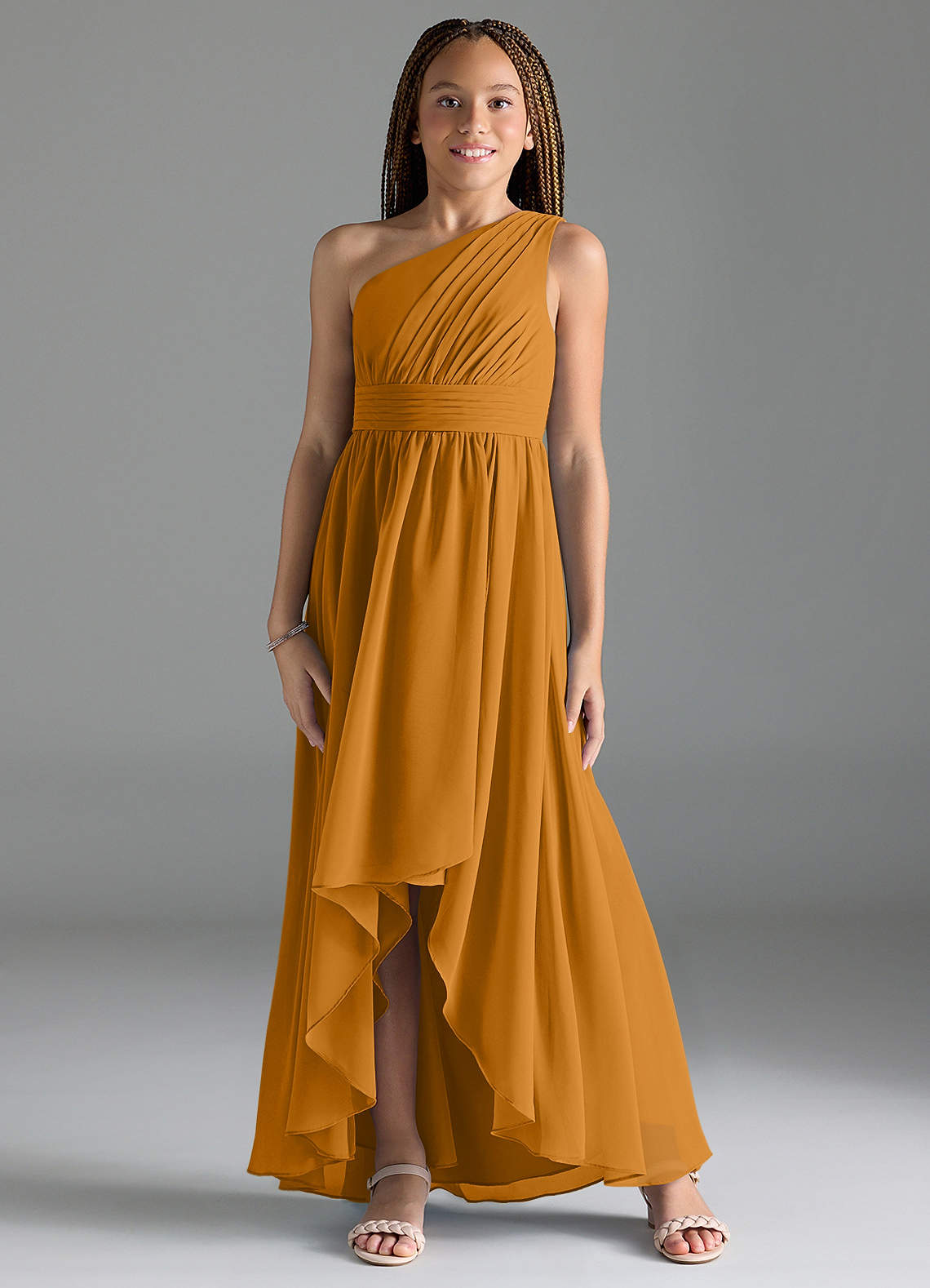 Azazie Mathilda Junior Robe Trapèze en Mousseline de soie Plissée Caramel écossais image1