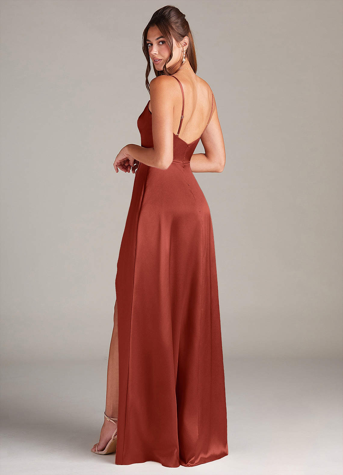 Azazie Sarella Robes de demoiselle d'honneur Robe Trapèze en Satin extensible Plissée Terracotta image3