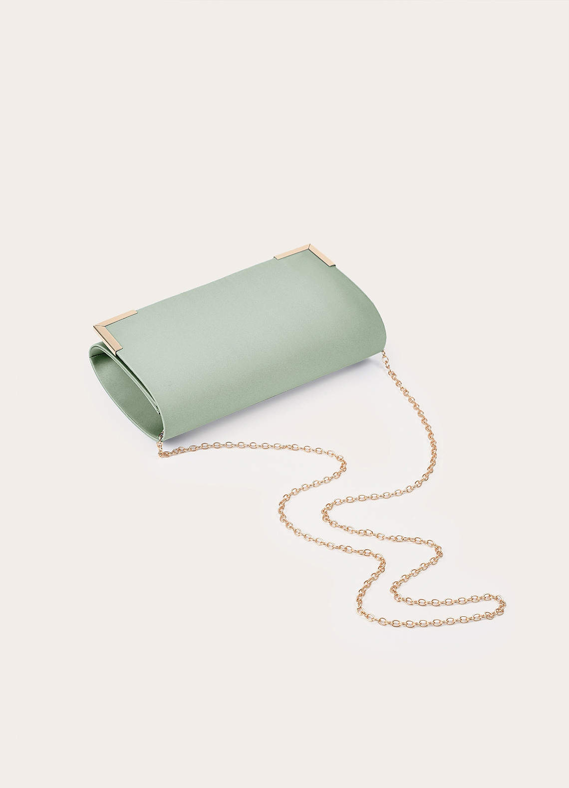 front Conjunto de sandálias de salto bloco de cetim fosco e bolsa clutch envelope combinando