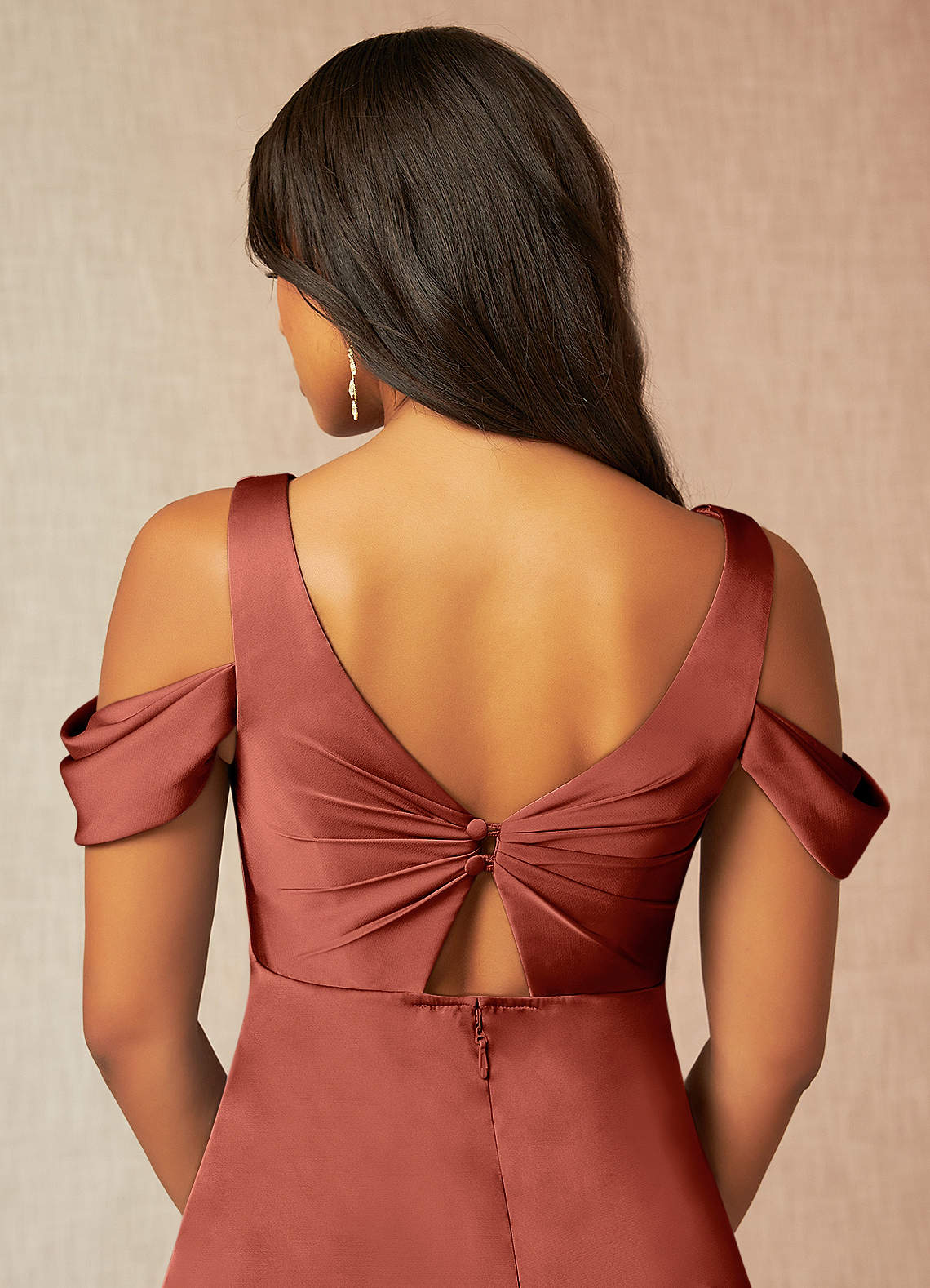 Azazie Rhea vestidos de dama de honor de maternidad Vestido de Corte En A Off The Shoulder Plisado Hasta el suelo Satén Elástico image6