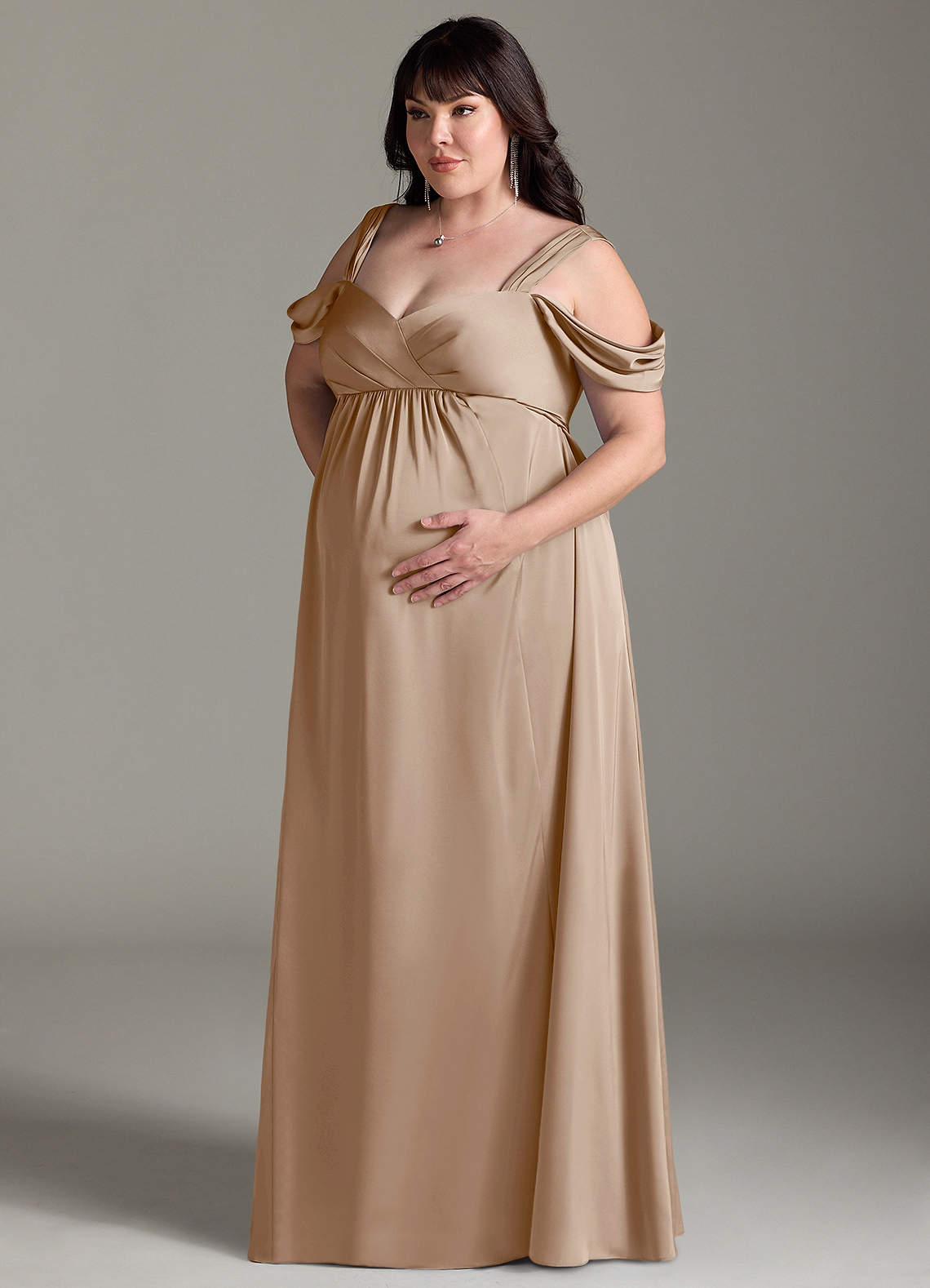Azazie Rhea vestidos de dama de honor de maternidad Vestido de Corte en A Off The Shoulder Plisado Hasta el suelo Satén Elástico image10