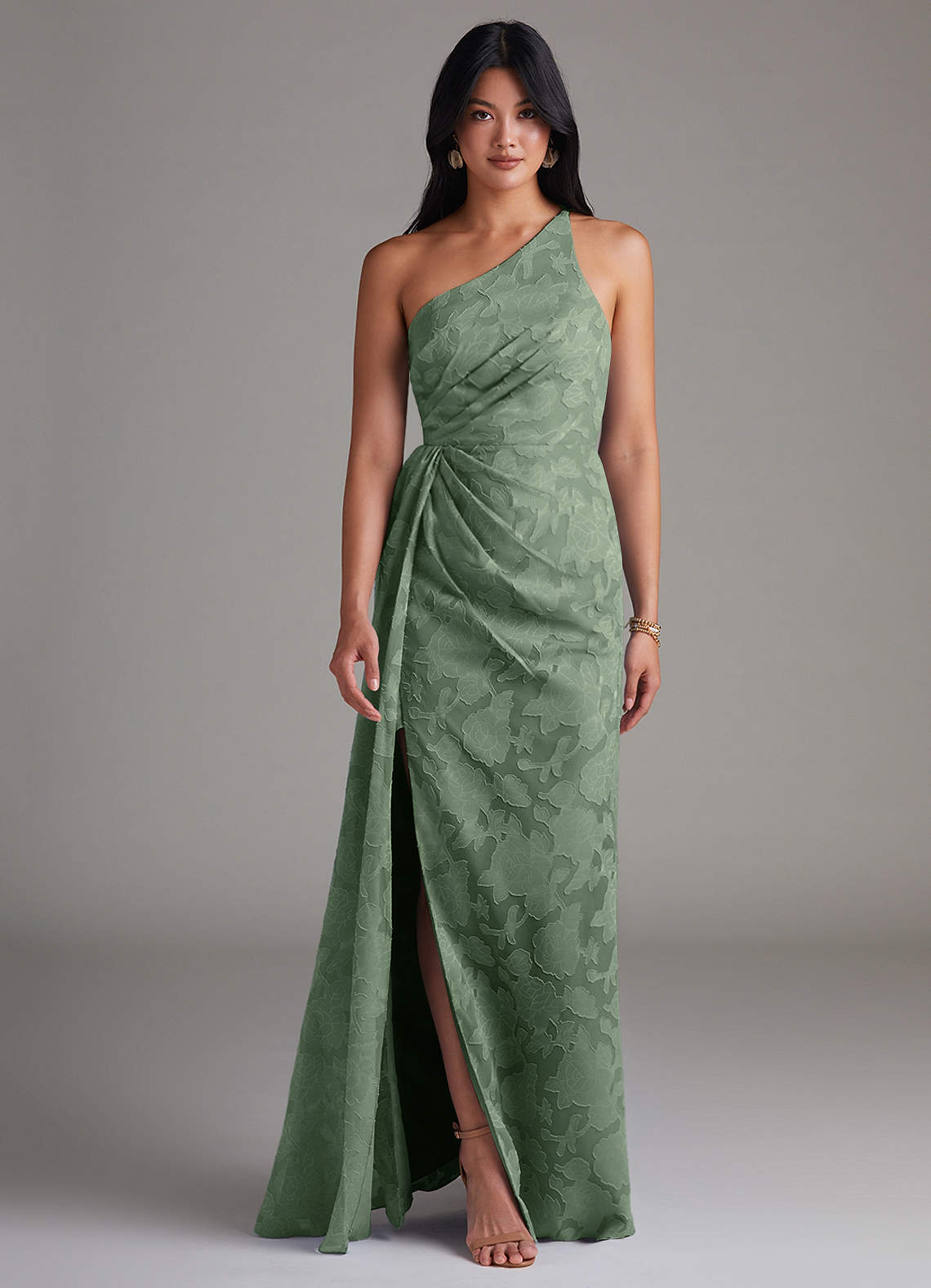 Azazie Mika Robes de demoiselle d'honneur Robe Fourreau en Blumen-Burnout Ue épaule Matcha image1