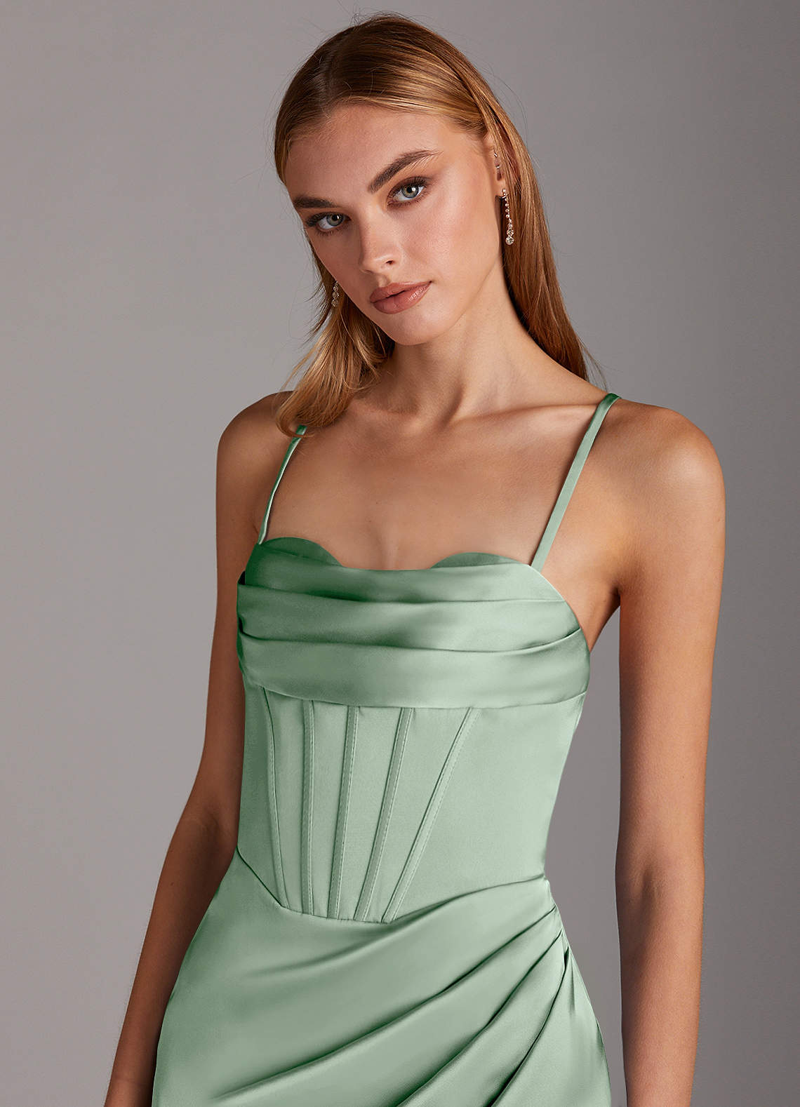 Azazie Brookelle Essayer des robes à la maison Robe Fourreau en Satin extensible Corset en cœur Agave image6