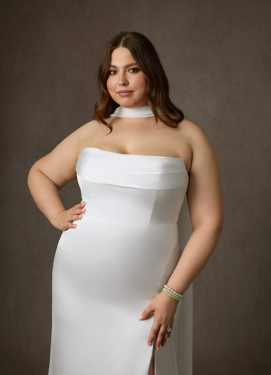 Azazie Blithe Suknie ślubne Osłona Rozcięcie z boku Satyna elastyczna Pociąg zamiatający Sukienka image1