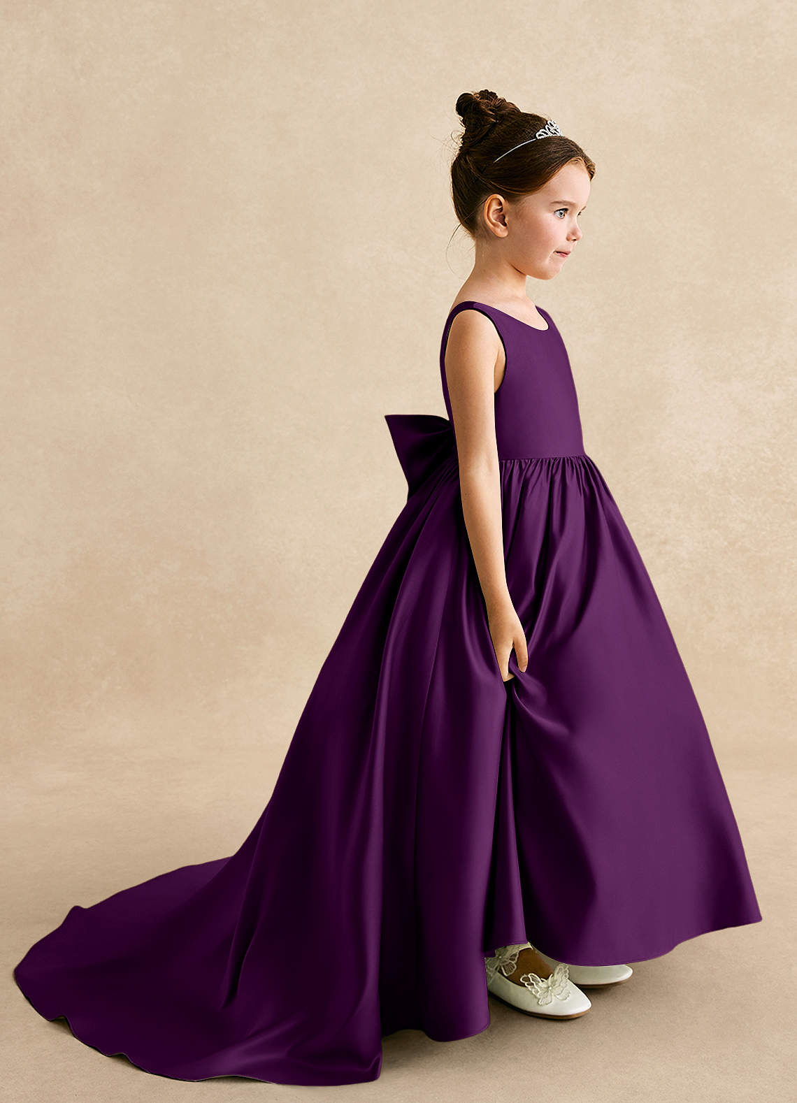 Azazie Mimia Robe Demoiselle D'honneur Fillette Robe Trapèze en Mat Satiné Arc Grain De Raisin image1
