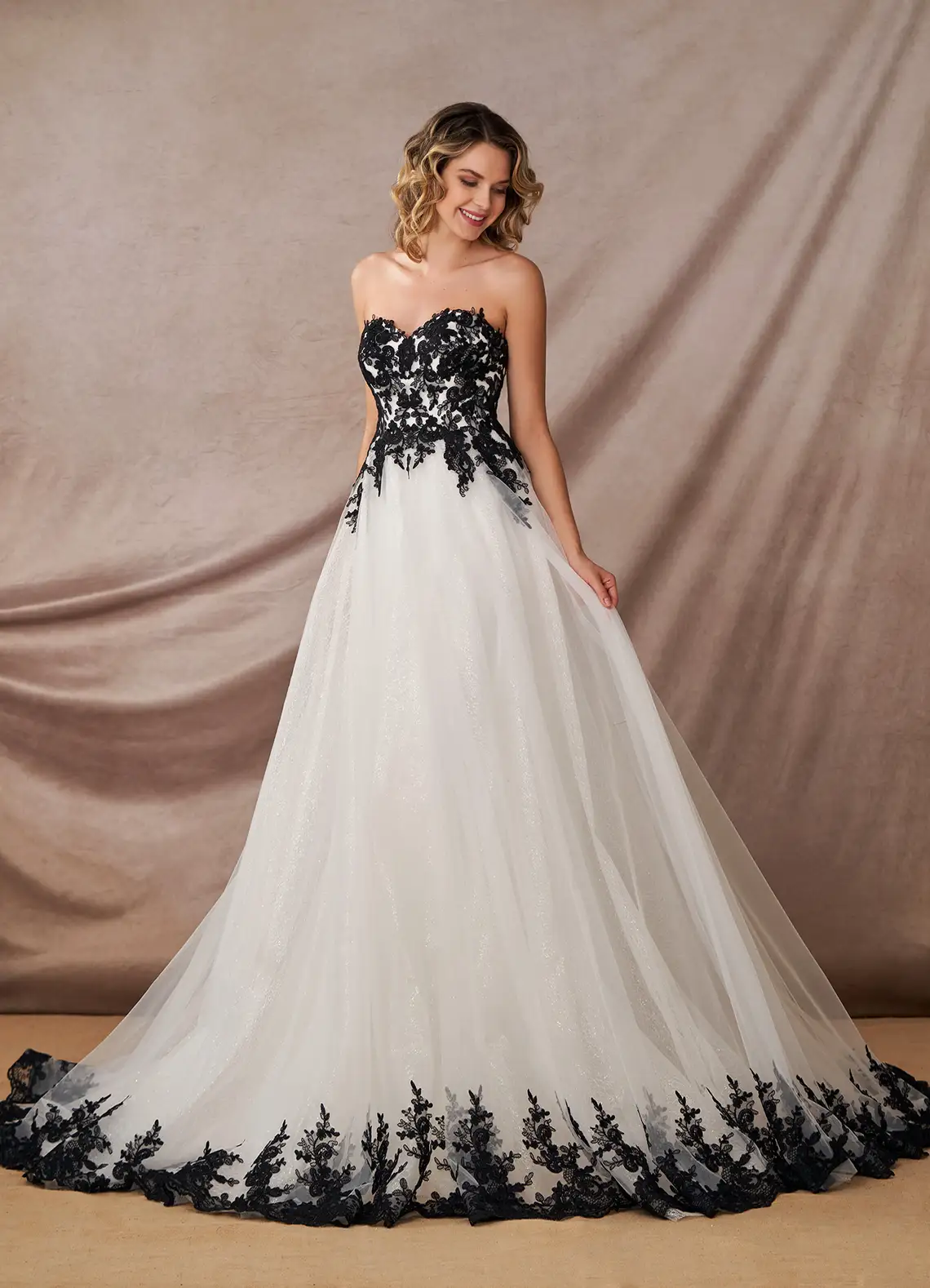 Wedding Dress Photos, Wedding Dresses Pictures - WeddingWire.com