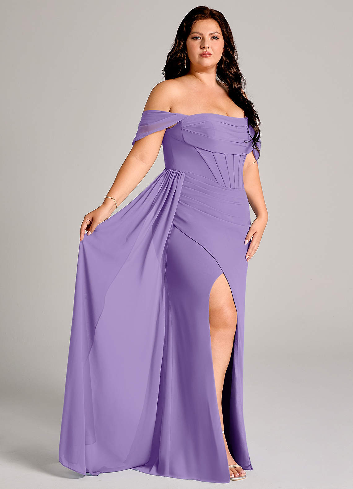 Azazie Amyra Vestidos de damas de honor Vestido de Tahití de Gasa de Corte Recto Convertible con Vestidos sin tirantes image11
