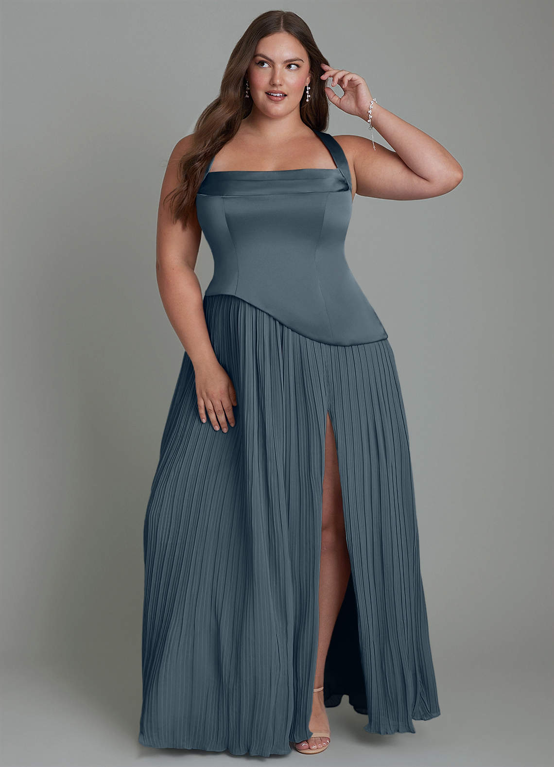 Azazie Stephanie Vestidos de damas de honor Vestido Crepúsculo de Satén Elástico de Línea A con Plisado image1