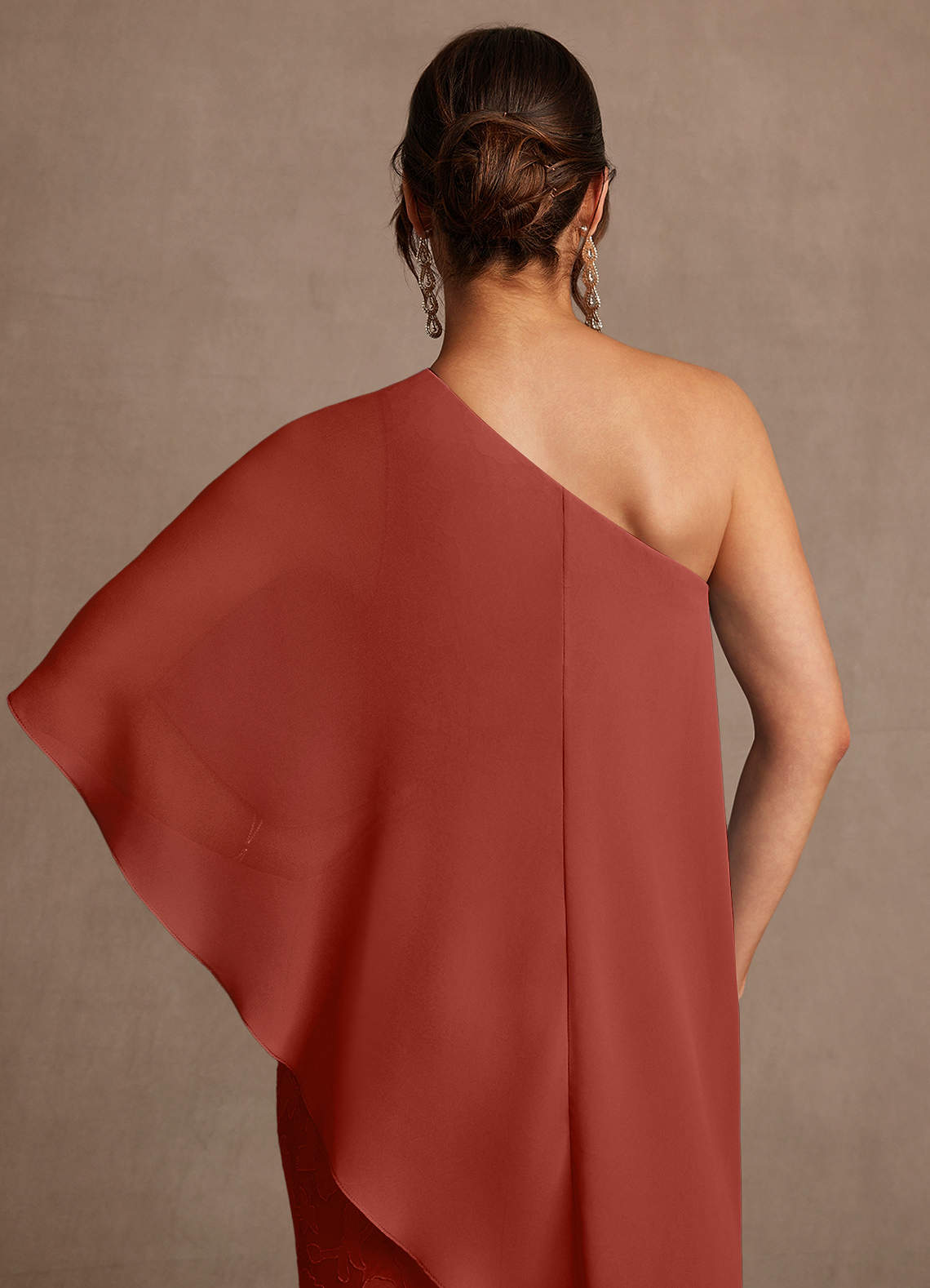 Azazie Wilma Mère de la mariée Robes Robe Fourreau en Blumen-Burnout Une épaule Terracotta image6