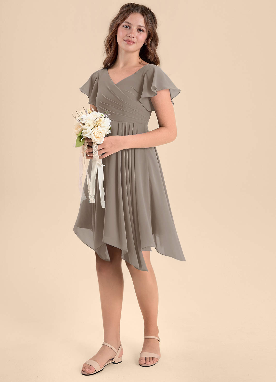 Azazie Janeaurelia Junior Abito A-Line in Chiffon Plissettato Taupe image1