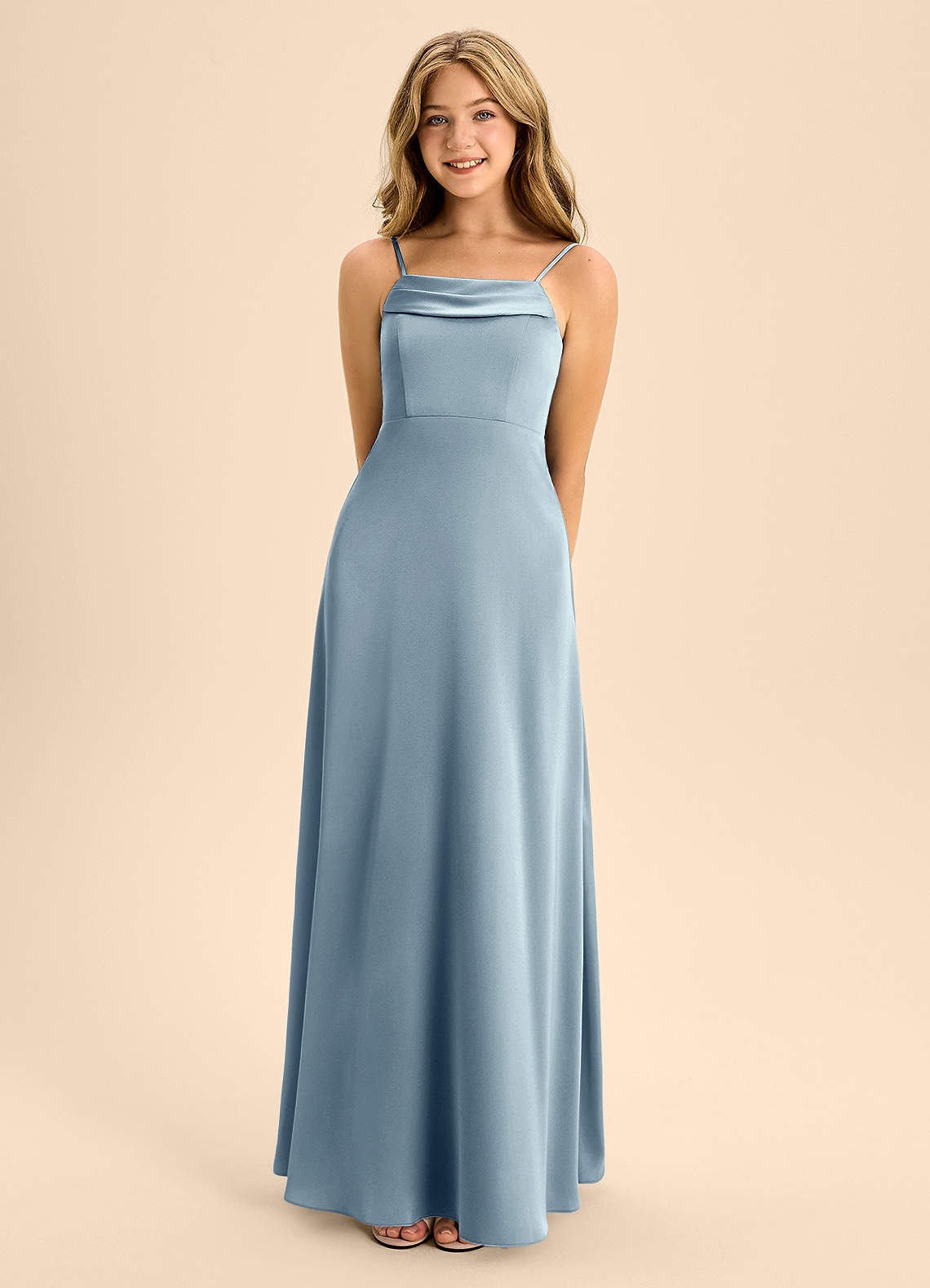 Azazie Anselie Junior Vestido de Azul Polvoriento de Satén Elástico de Corte En A con Vestidos sin tirantes image3