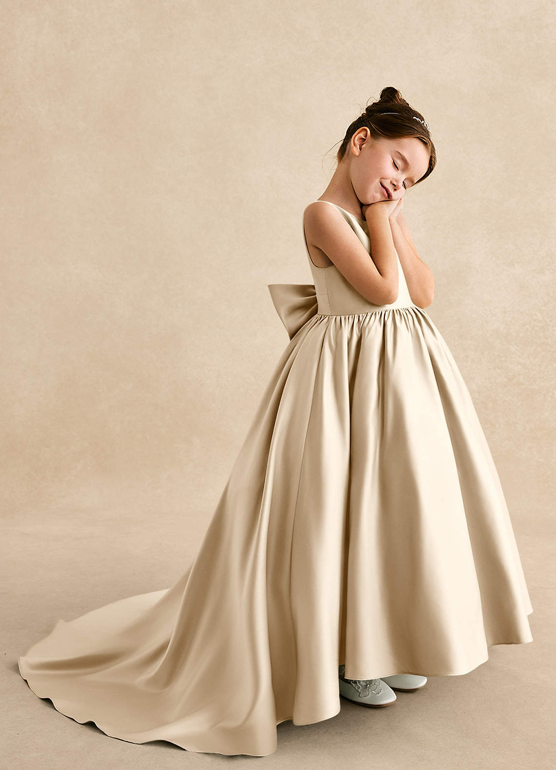 Azazie Mimia Robe Demoiselle D'honneur Fillette Robe Trapèze en Mat Satiné Arc Champagne image3