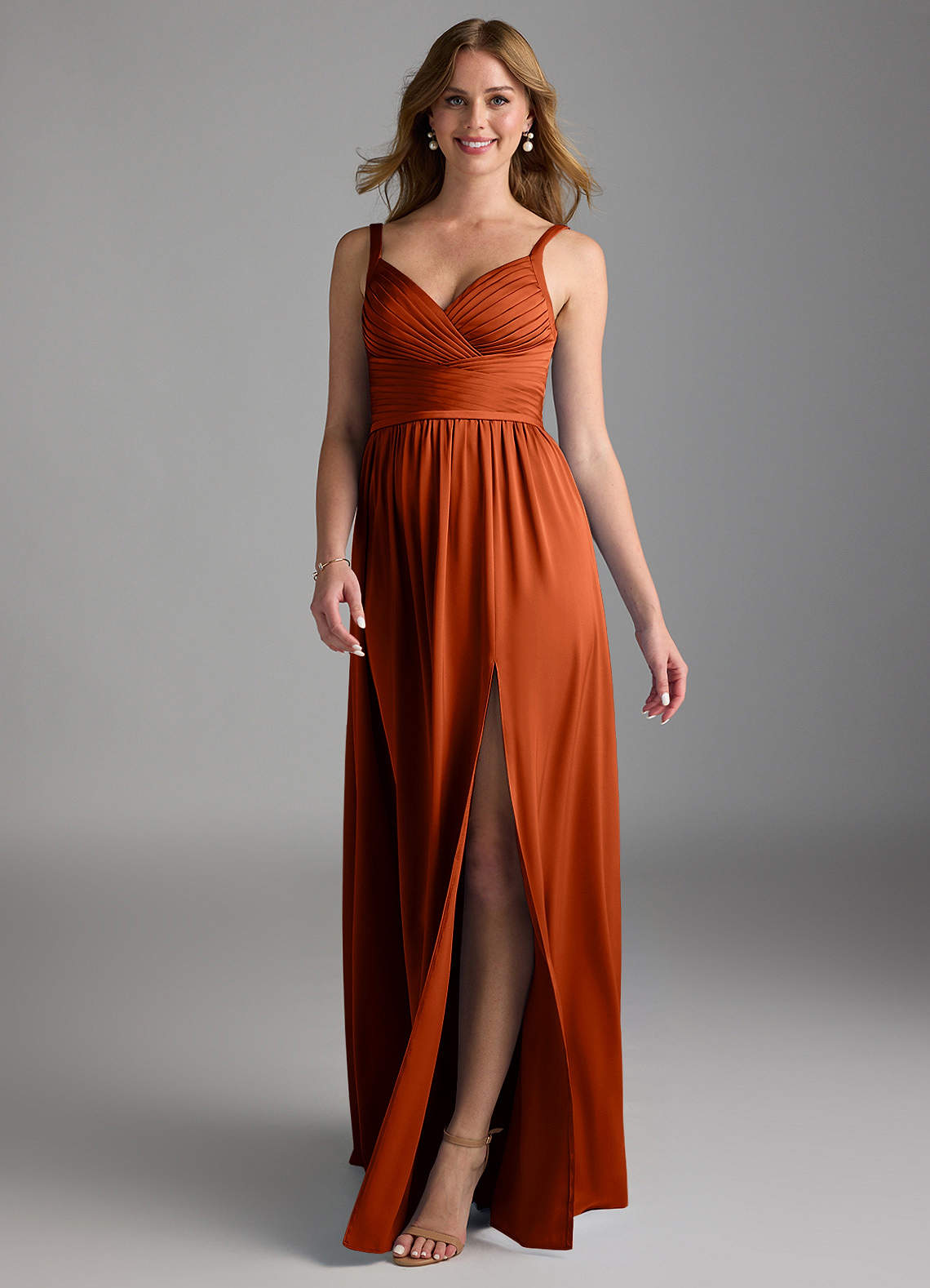 Azazie Chanel Robes de demoiselle d'honneur Robe Trapèze en Satin extensible Plissée Paprika image1