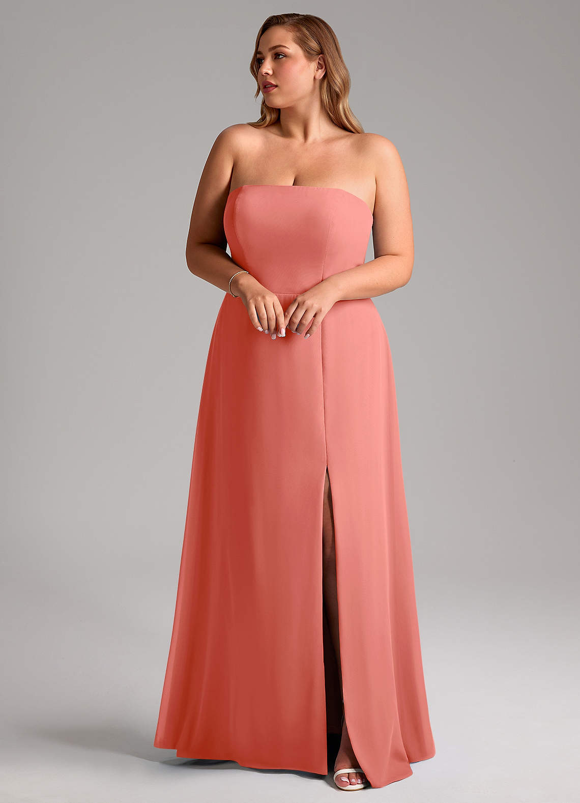 Azazie Wren Probar vestidos en casa Vestido de Castaño de Gasa de Corte en A Convertible con Corte Lateral image9