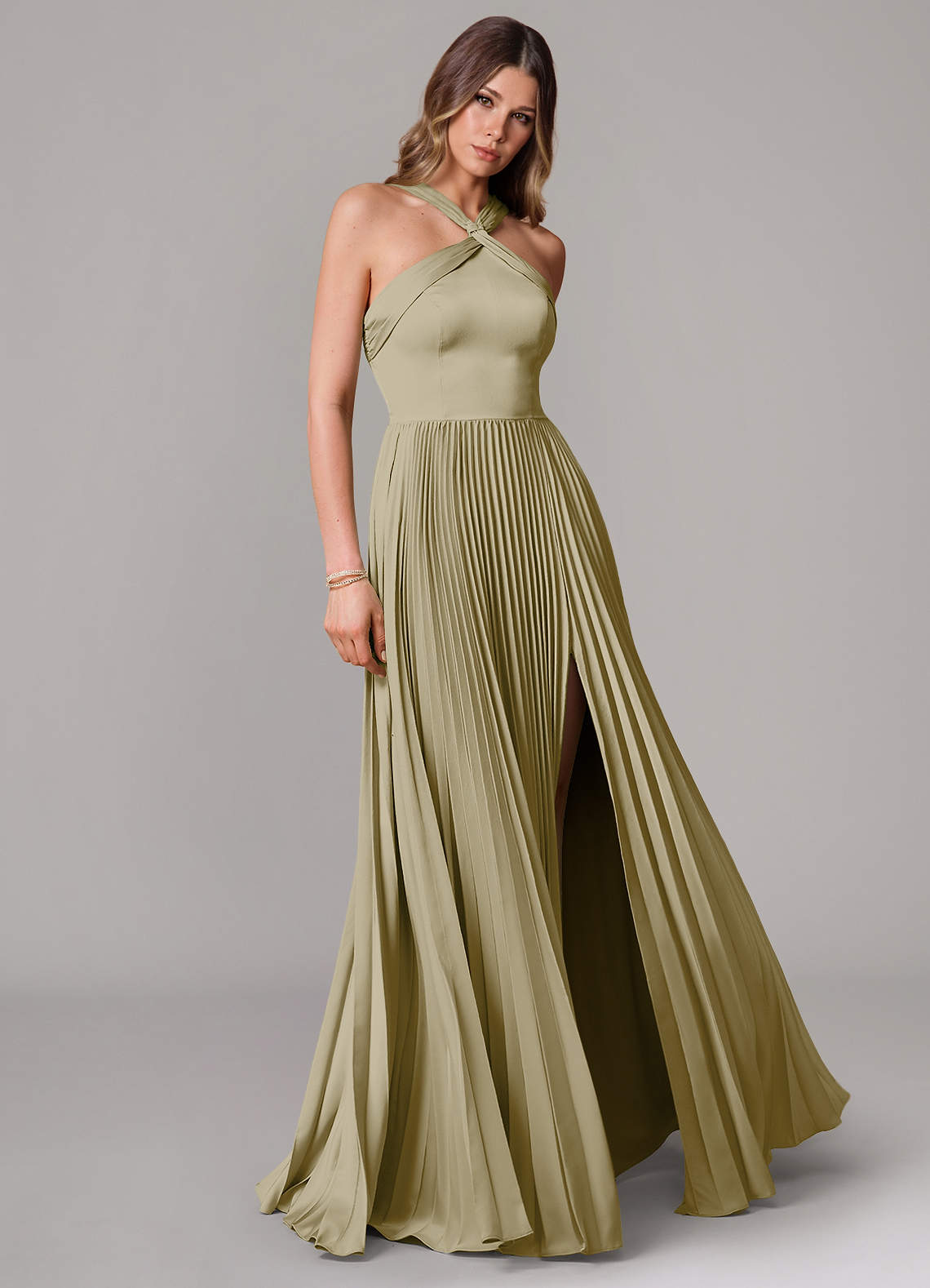 Azazie Afra Robes de demoiselle d'honneur Robe Trapèze en Satin extensible Plissée Vert Mousse image1