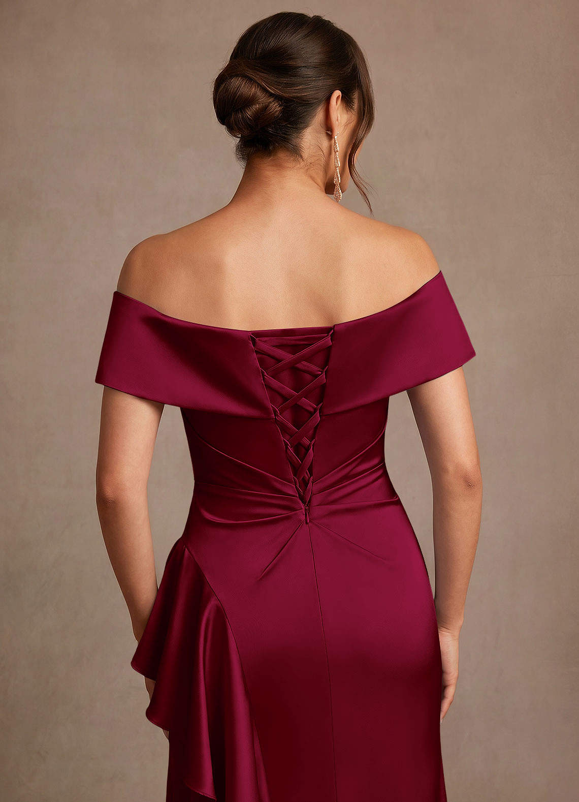 Azazie Kirsty vestidos de madre de la novia Vestido de Borgoña de Satén Elástico de Corte Recto con Vestidos sin tirantes image6