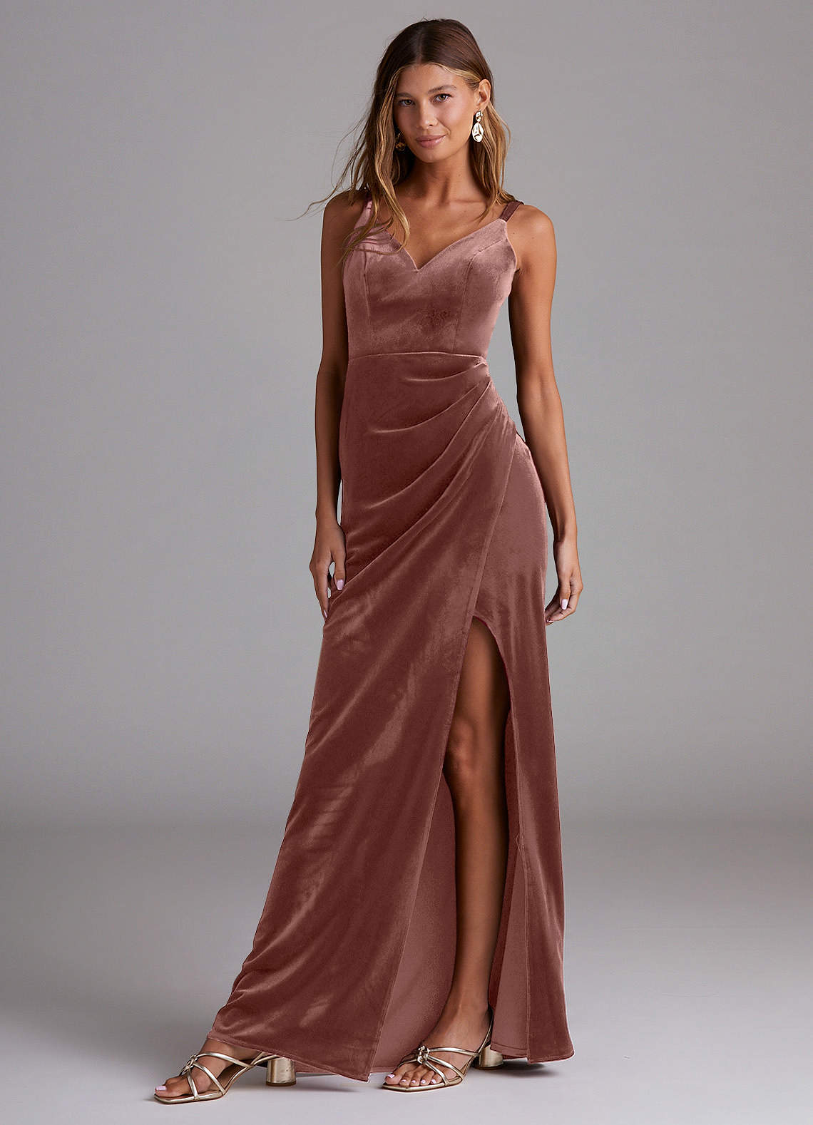 Azazie Leo Robes de demoiselle d'honneur Robe Fourreau en velours Plissée Rustikale Rose image1