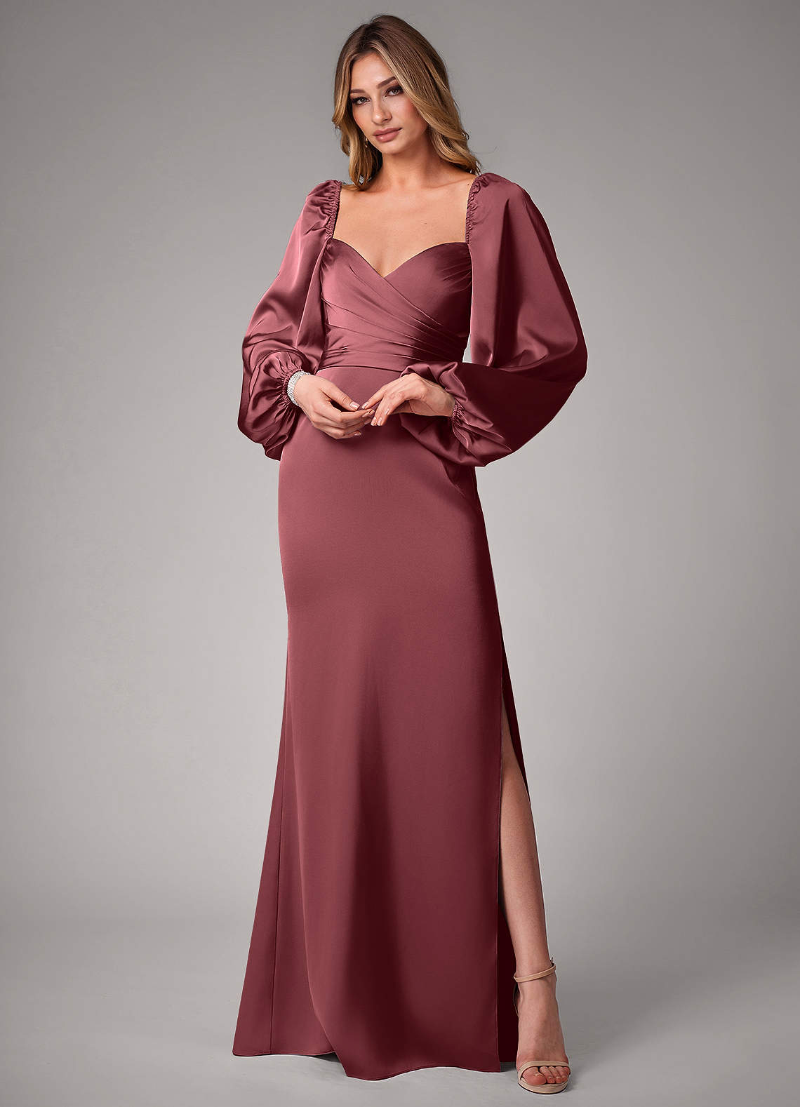 Azazie Sonata Brudtärnklänningar Klänning av Tubklänning i Stretch Satin Långärmad Merlot Konvertibel image1