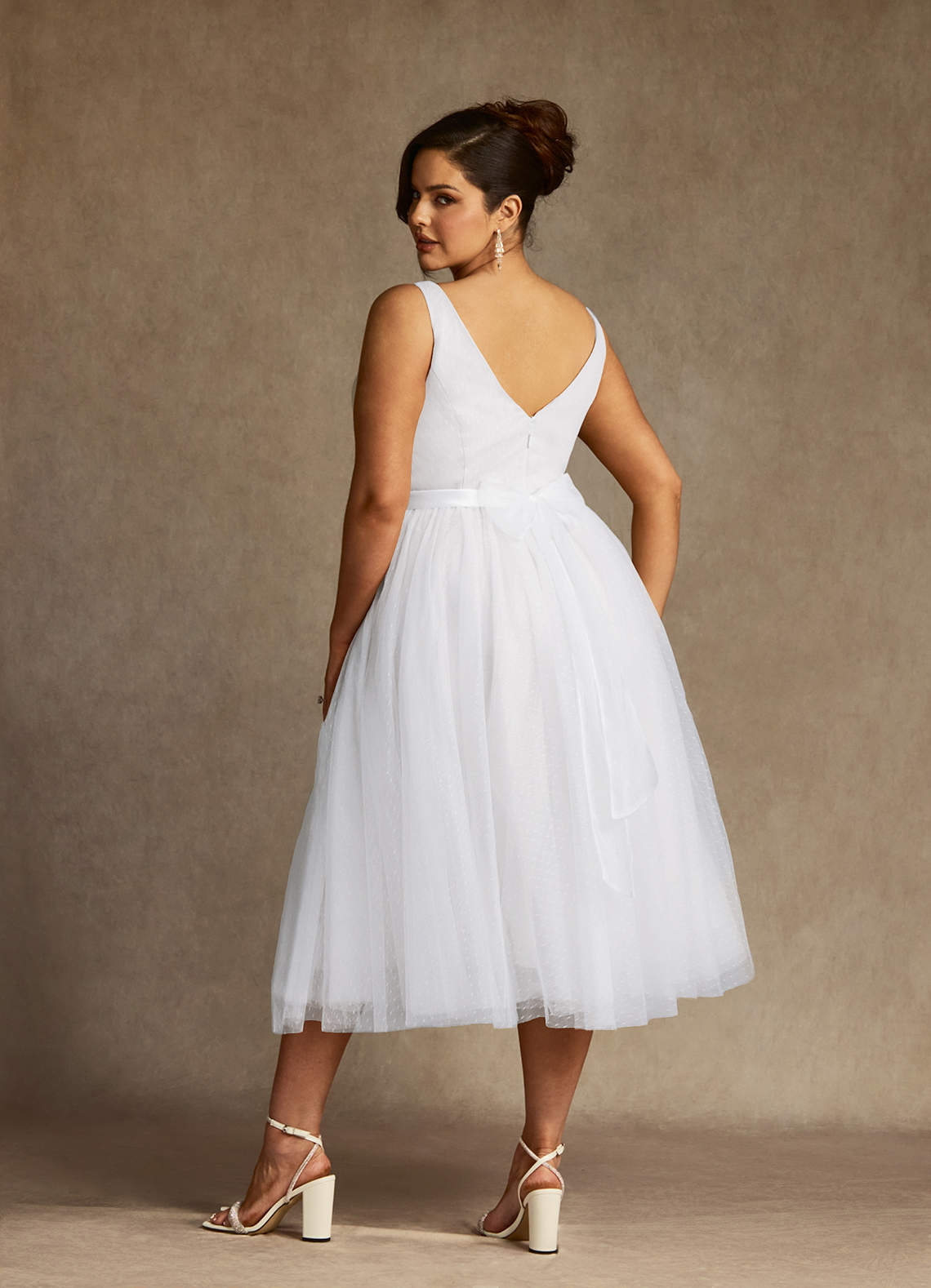 Azazie Windsor Robes de mariée Robe Trapèze en Tulle Arc Blanc De Diamant image8